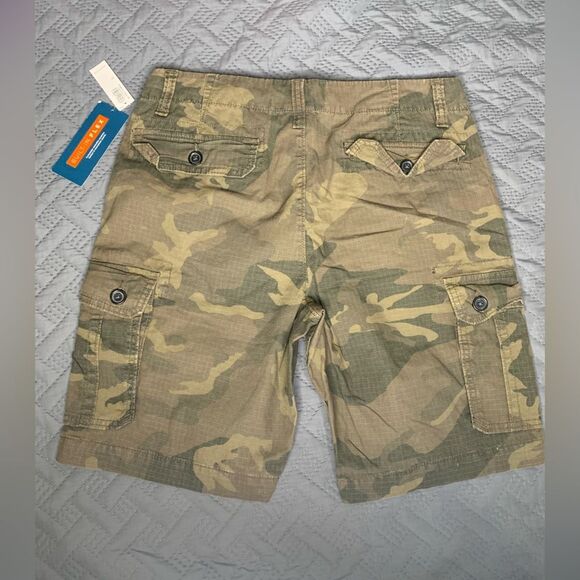 Old Navy Camouflage Cargo Shorts for Men - Picture 5 of 5